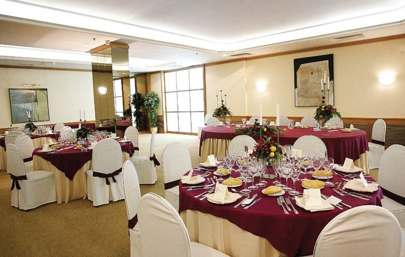 Crisol Puerta De Burgos Hotel Restoran gambar