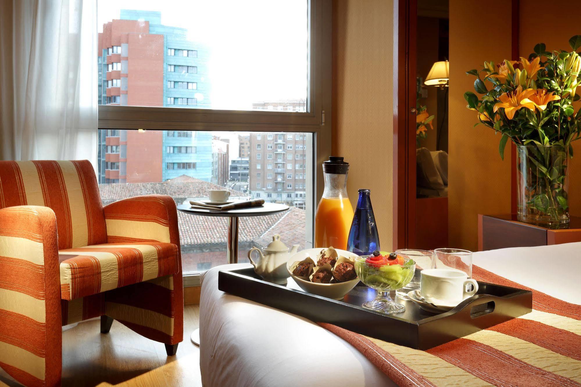 Crisol Puerta De Burgos Hotel Luaran gambar