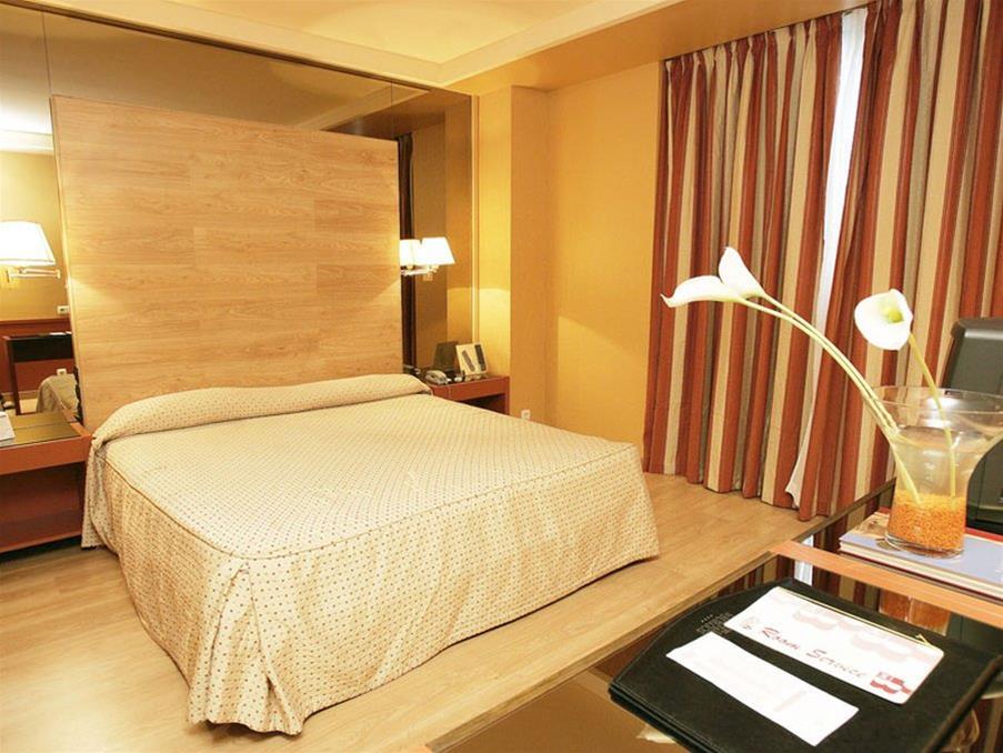 Crisol Puerta De Burgos Hotel Luaran gambar